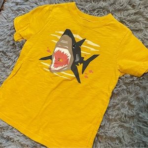 Boys shark T-shirt size 5T